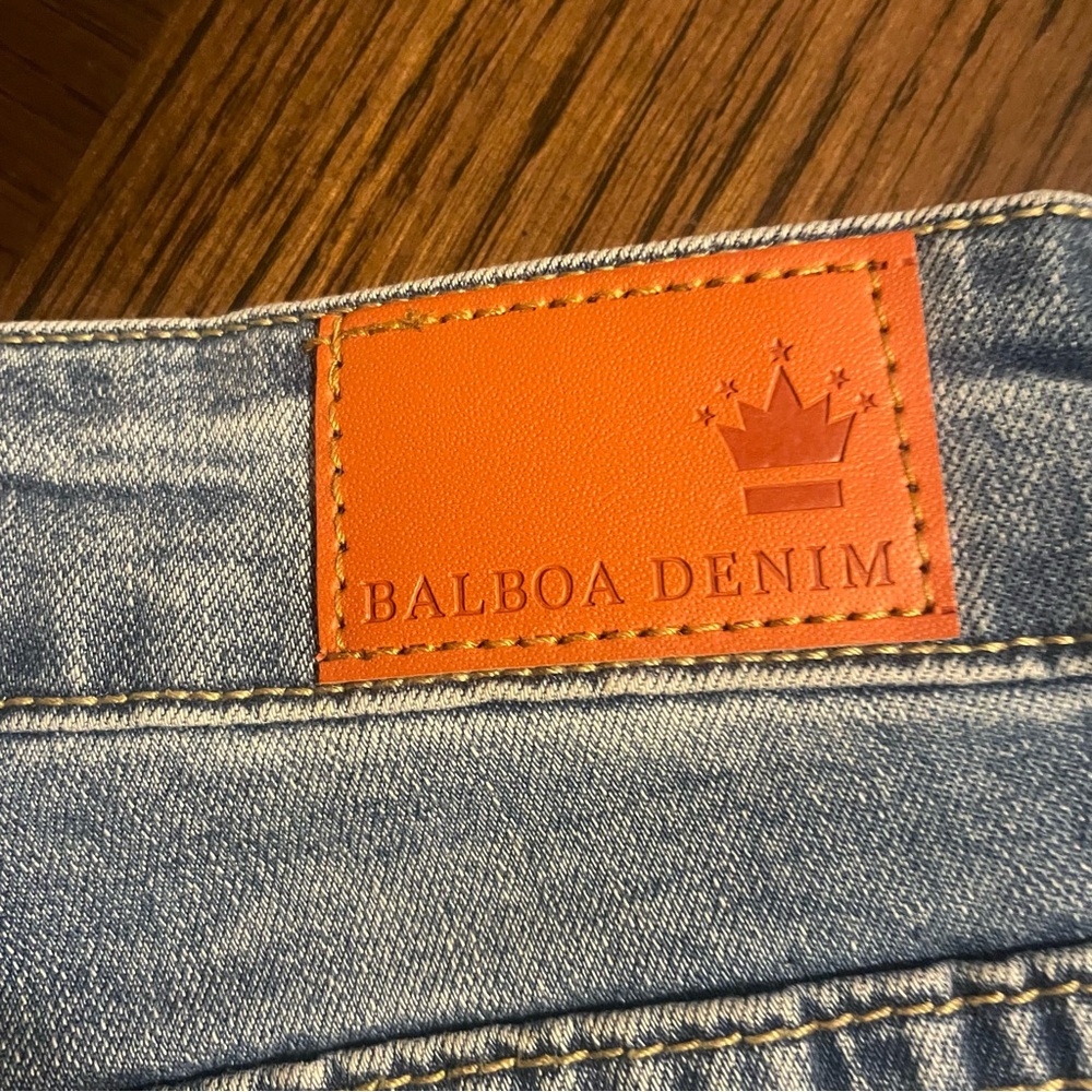 Blue Ankle Cropped Jeans with Distressed Details - Picture 4 of 5